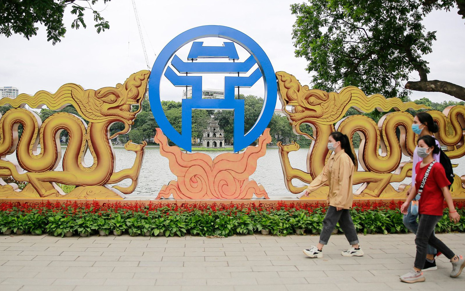 Đường phố muôn sắc màu chào mừng 1010 năm Thăng Long – Hà Nội