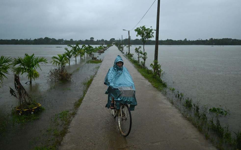Cảnh mưa lũ tại Việt Nam được công bố trong chùm ảnh thiên tai năm 2020