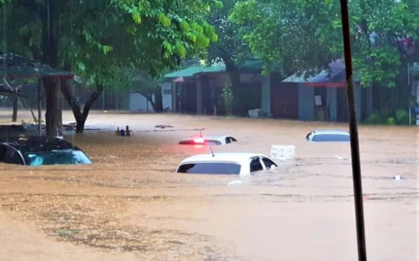 Ô tô bị ngập nước do lũ lụt, cần kiểm tra thay thế gì?
