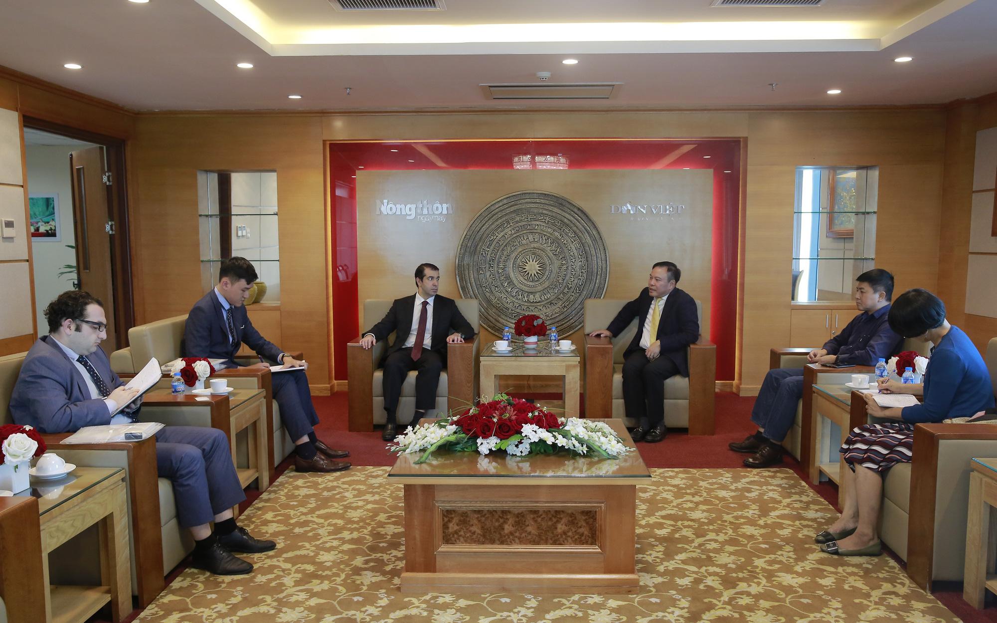 Đại sứ Cộng hòa Azerbaijan tại Việt Nam thăm và làm việc với Báo Nông thôn Ngày nay/Báo Điện tử Dân Việt