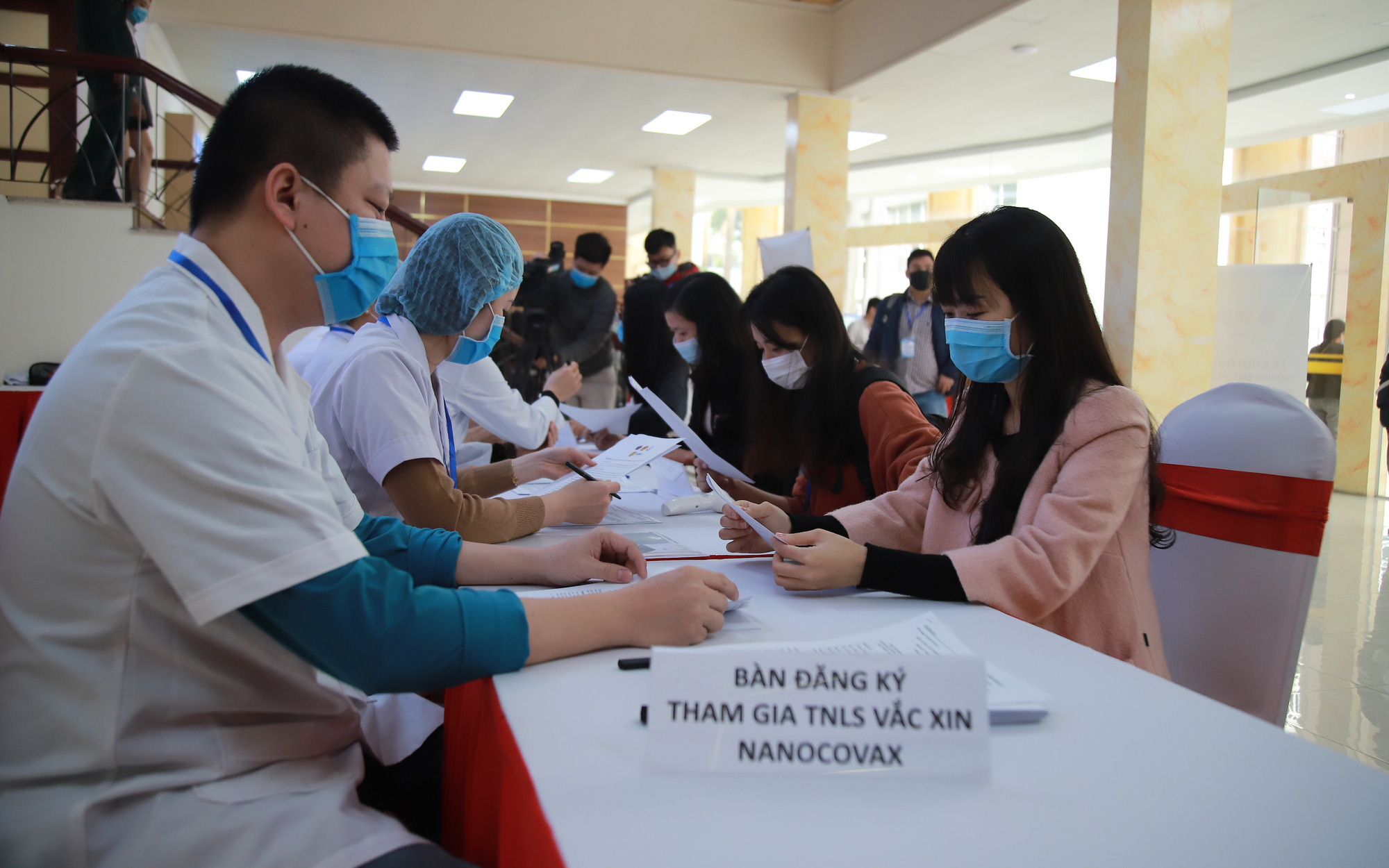 Video: Đông tình nguyện viên háo hức đăng ký thử nghiệm vắc-xin Covid-19 "made in Vietnam"