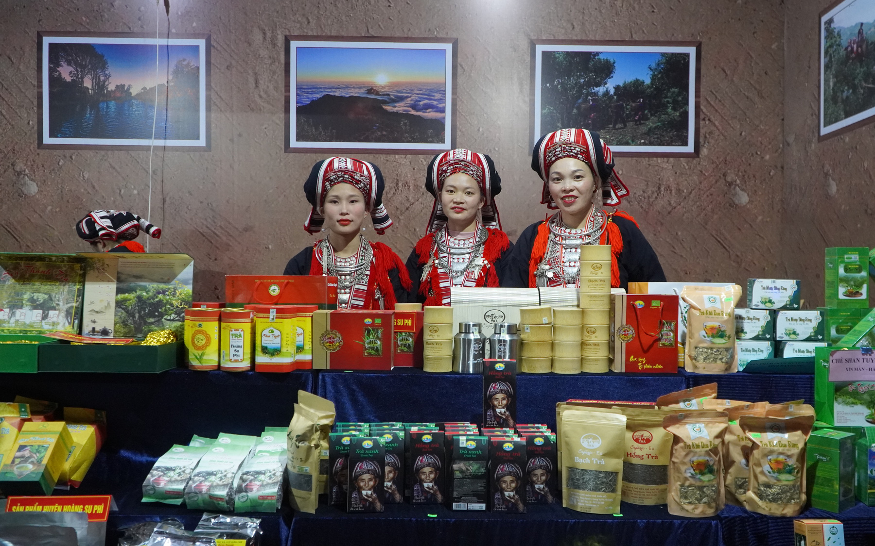Video: Đặc sản Hà Giang hút khách tại phố đi bộ Hồ Gươm