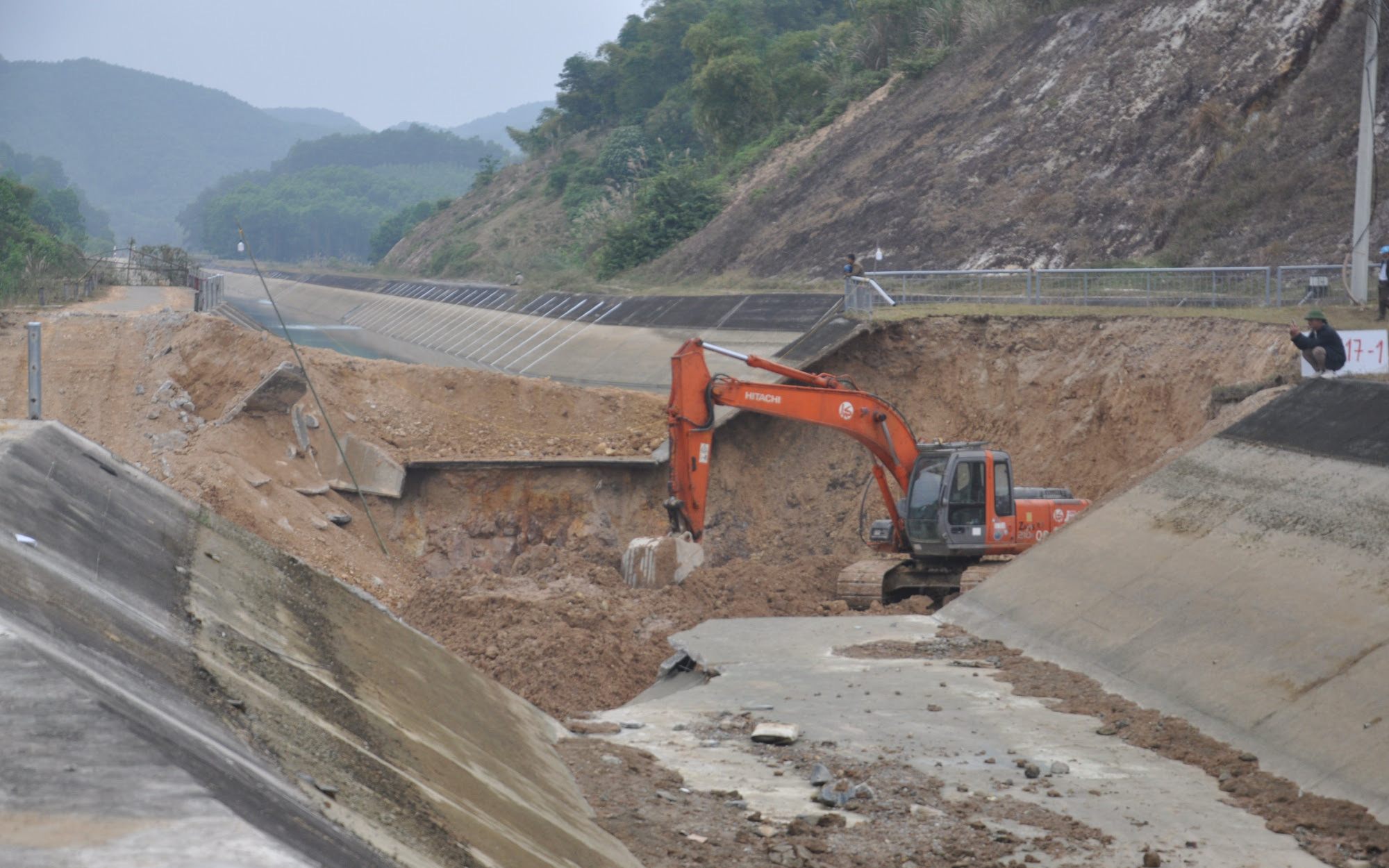 Ảnh: Toàn cảnh sự cố vỡ kênh Bắc Sông Chu - Nam Sông Mã ở Thanh Hóa