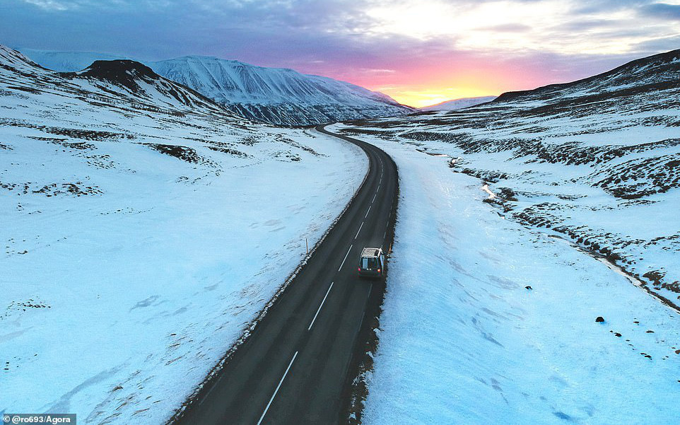 "Cô đơn trên con đường tuyết lúc bình minh" lọt tóp ảnh du lịch đẹp nhất thế giới năm 2020