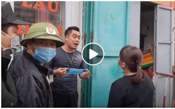 Video: Chủ quán phở ở Hạ Long giật phăng khẩu trang, hùng hổ ngăn cán bộ y tế phun khử trùng