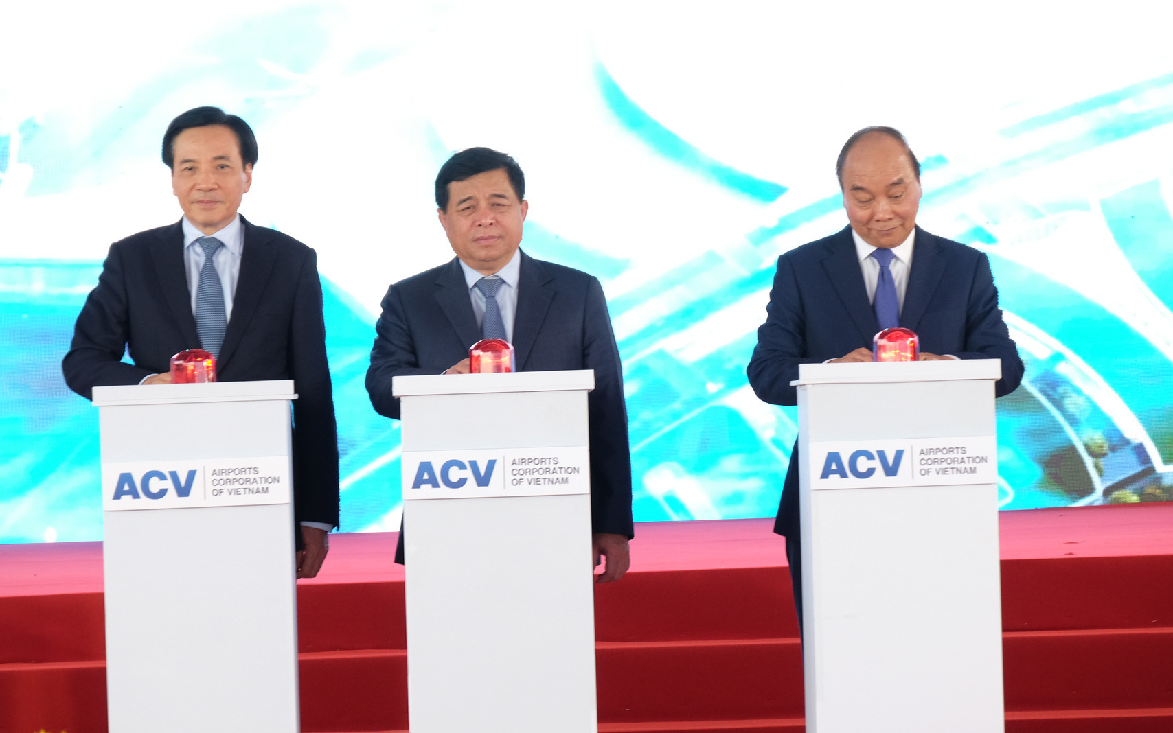 Chùm ảnh: Thủ tướng Nguyễn Xuân Phúc bấm nút khởi công xây dựng sân bay Long Thành