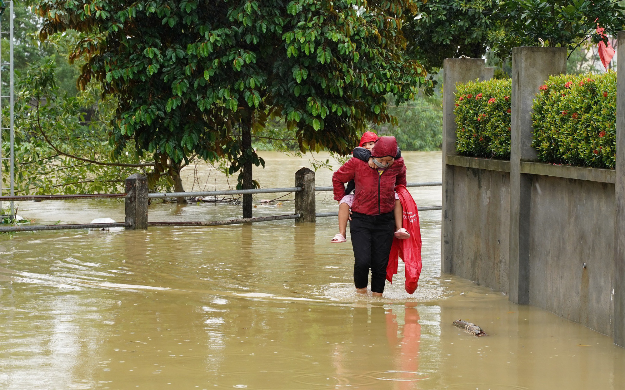 Hà Nội: Nước sông Bùi dâng cao, nhiều nhà dân ở Chương Mỹ bị ngập