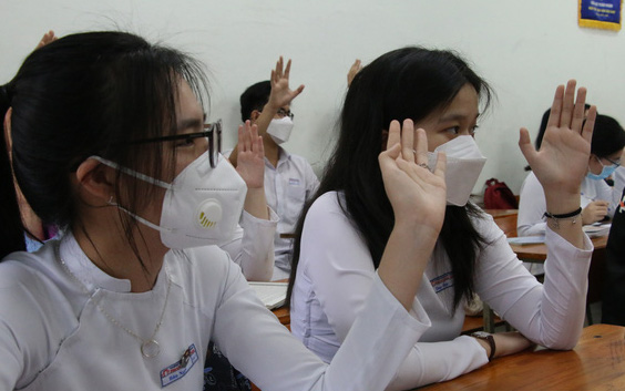 Học sinh lớp 12 tại Đà Nẵng hào hứng với buổi học trực tiếp đầu tiên sau thời gian dài ở nhà