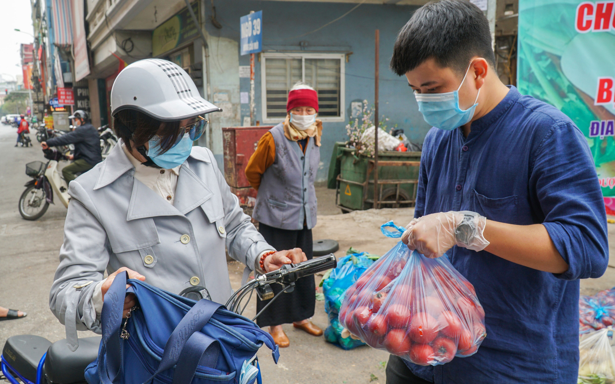 Hơn 4 tấn nông sản ở Mê Linh được người dân Hà Nội "giải cứu"
