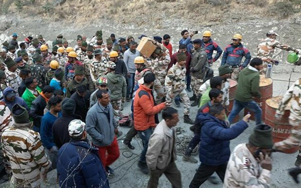 Lực lượng cứu hộ Ấn Độ tìm kiếm những người sống sót sau thảm họa sông băng