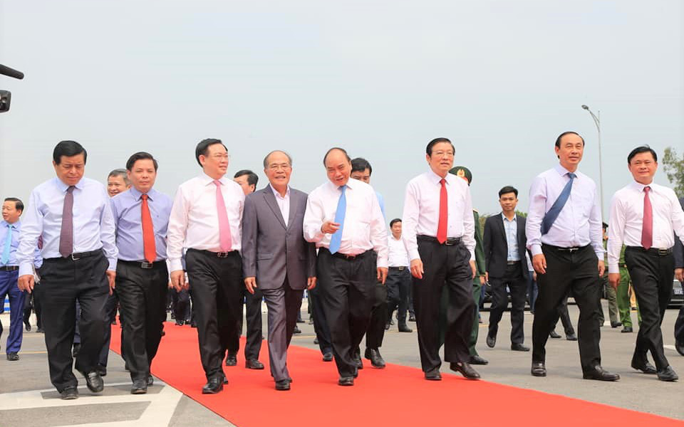 Clip: Thủ tướng Nguyễn Xuân Phúc dự lễ thông xe cầu Cửa Hội bắc qua sông Lam