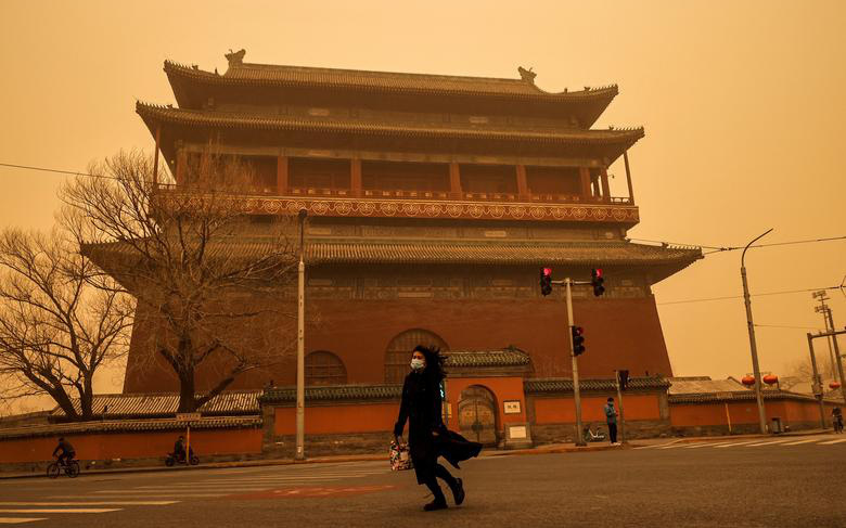 Ảnh: Bão cát "lớn nhất thập kỷ" phủ vàng khắp Trung Quốc