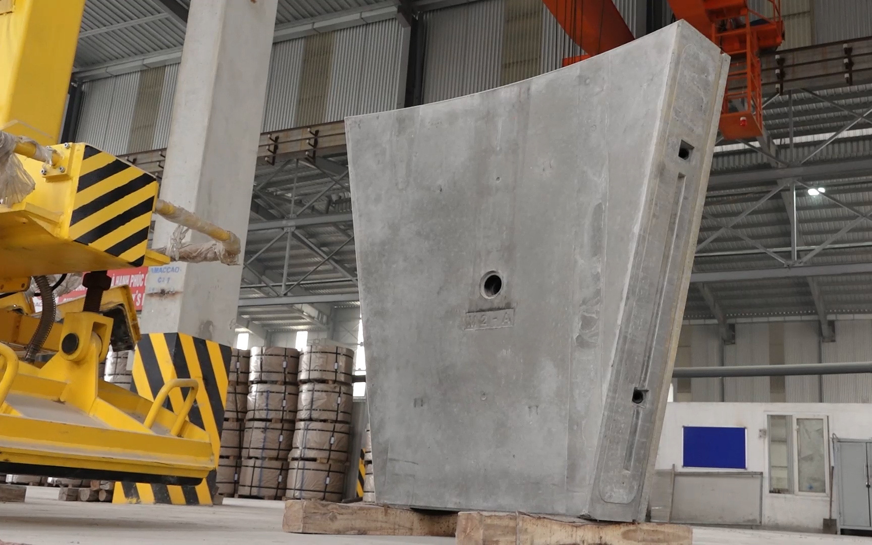 Video: Quy trình nghiêm ngặt sản xuất phiến bê tông vỏ hầm đường sắt Nhổn - ga Hà Nội