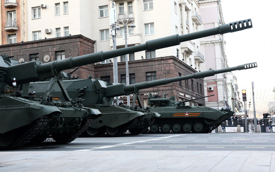 Ảnh: Nga khoe xe tăng, khí tài quân sự hiện đại khi tập dượt cho lễ duyệt binh