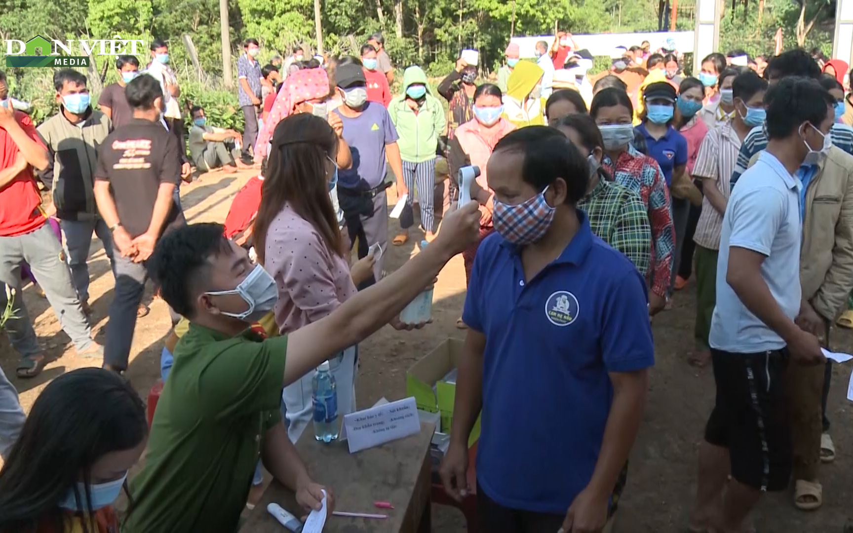 Gần 10 nghìn cử tri bà con dân tộc vùng cao biên giới Kon Tum đi bầu cử sớm