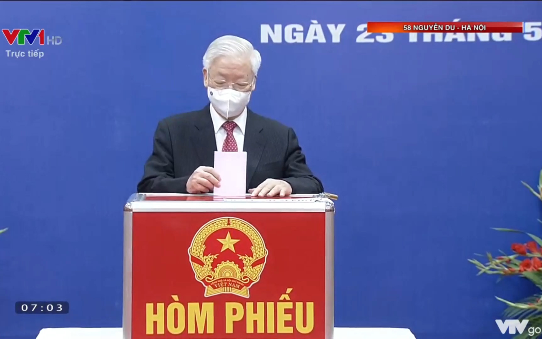 Video: Tổng Bí thư Nguyễn Phú Trọng bỏ lá phiếu bầu cử tại Hà Nội