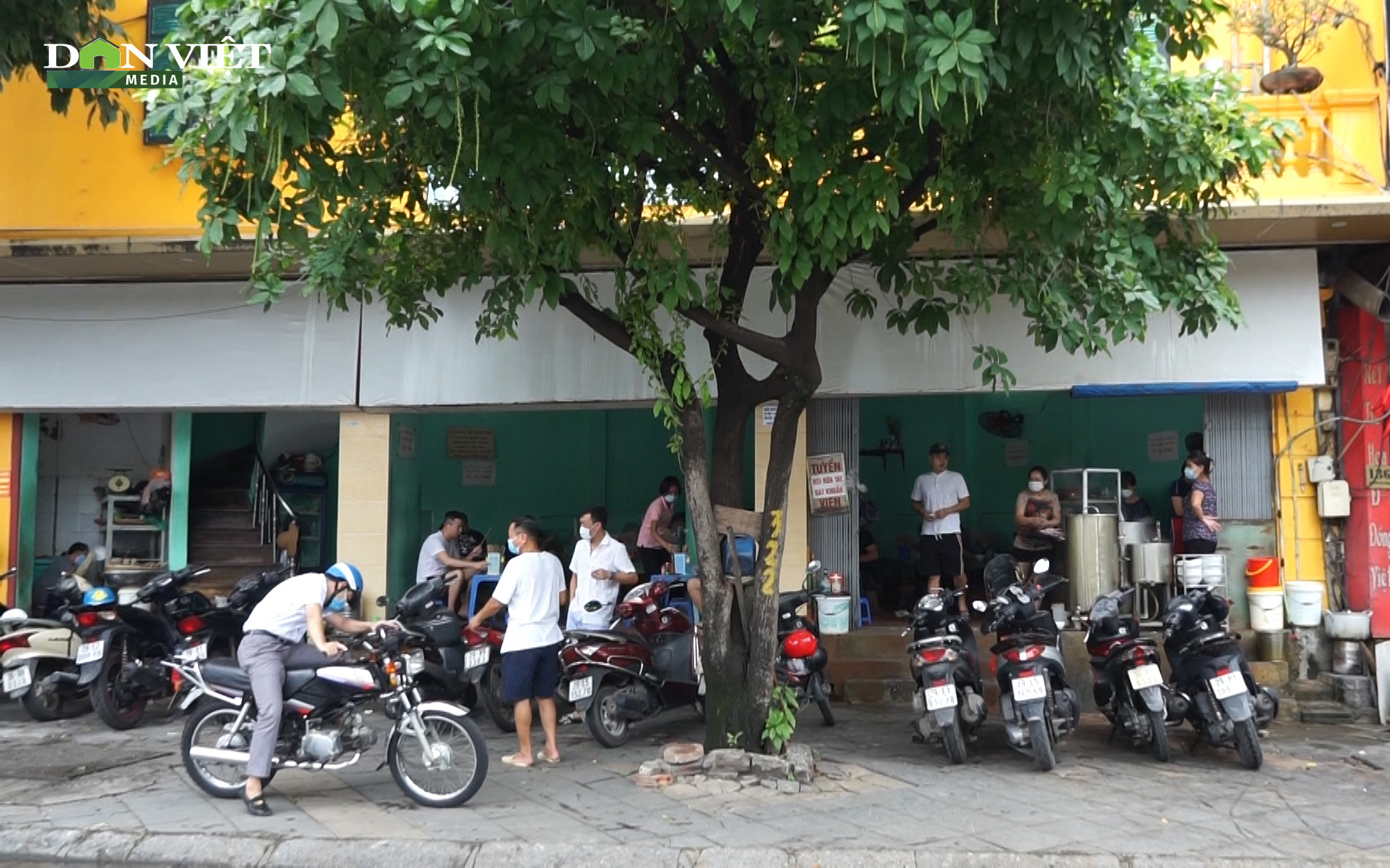 Hà Nội: Nhà hàng, quán ăn hối hả dọn dẹp, thay đổi trạng thái kinh doanh