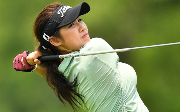 Nữ golf thủ Thái Lan "gây sốt" cộng đồng mạng vì quá xinh đẹp