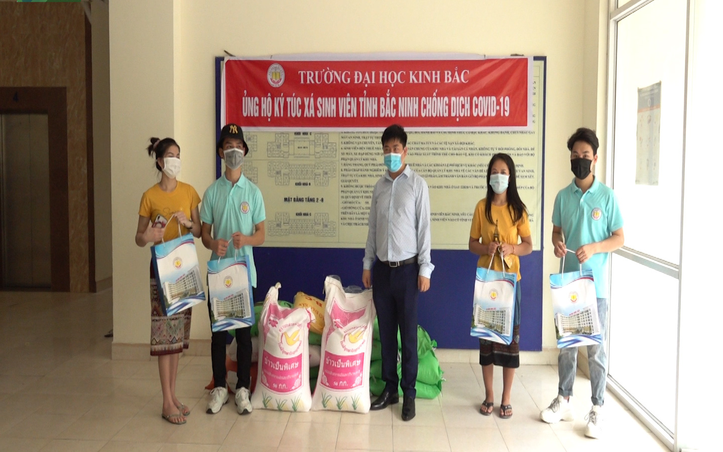 Trường ĐH Kinh Bắc chung tay ủng hộ công tác phòng, chống Covid 19