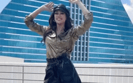 Hoa hậu Khánh Vân tạo dáng và catwalk "thần sầu" trong trang phục chiến binh tại Hollywood