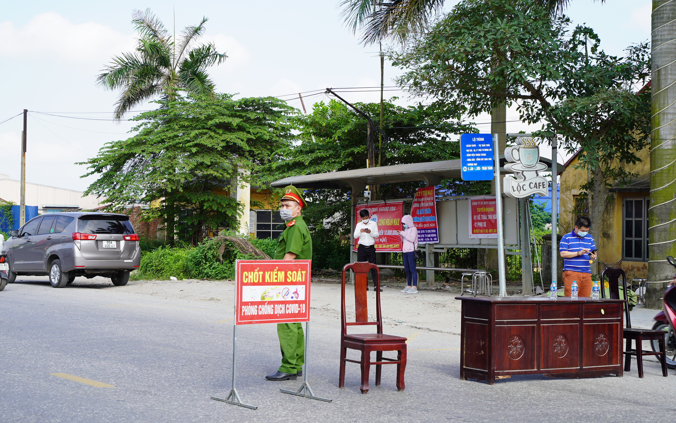 Bắc Ninh: Huyện Thuận Thành phong toả, đoàn rước dâu "ngậm ngùi" quay đầu xe
