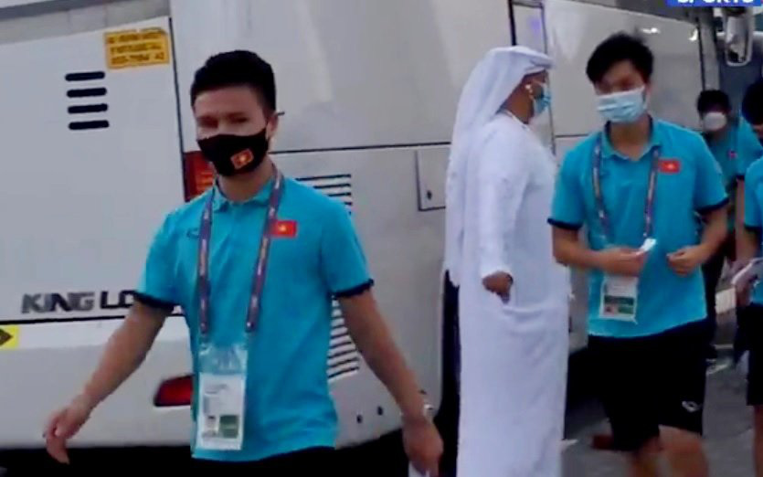 Hậu trường World Cup: Tuyển Việt Nam hùng dũng bước vào sân vận động Al-Maktoum đối đầu với tuyển Malaysia