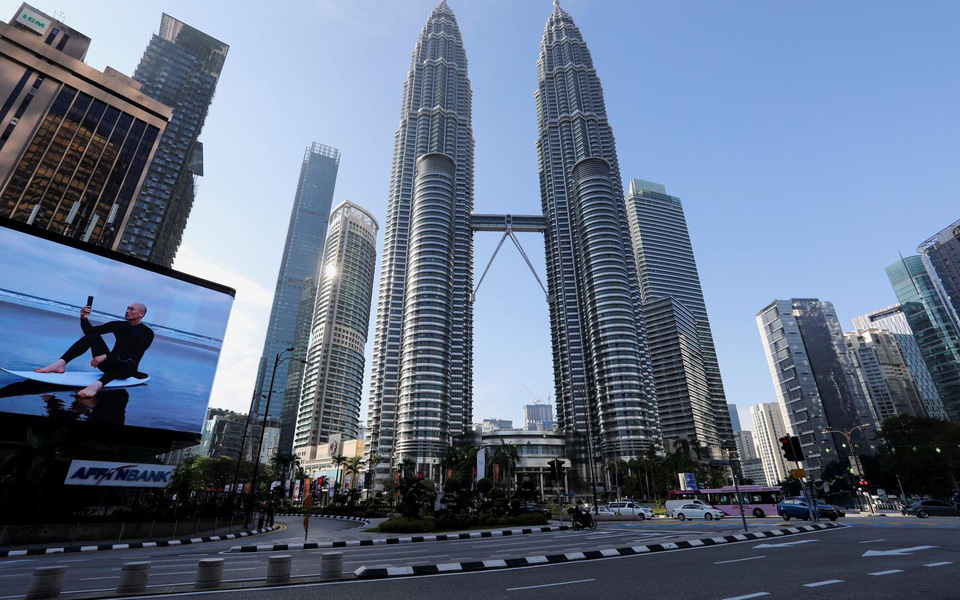 Malaysia phong tỏa để ngăn "thảm họa", đường phố vắng lặng như tờ