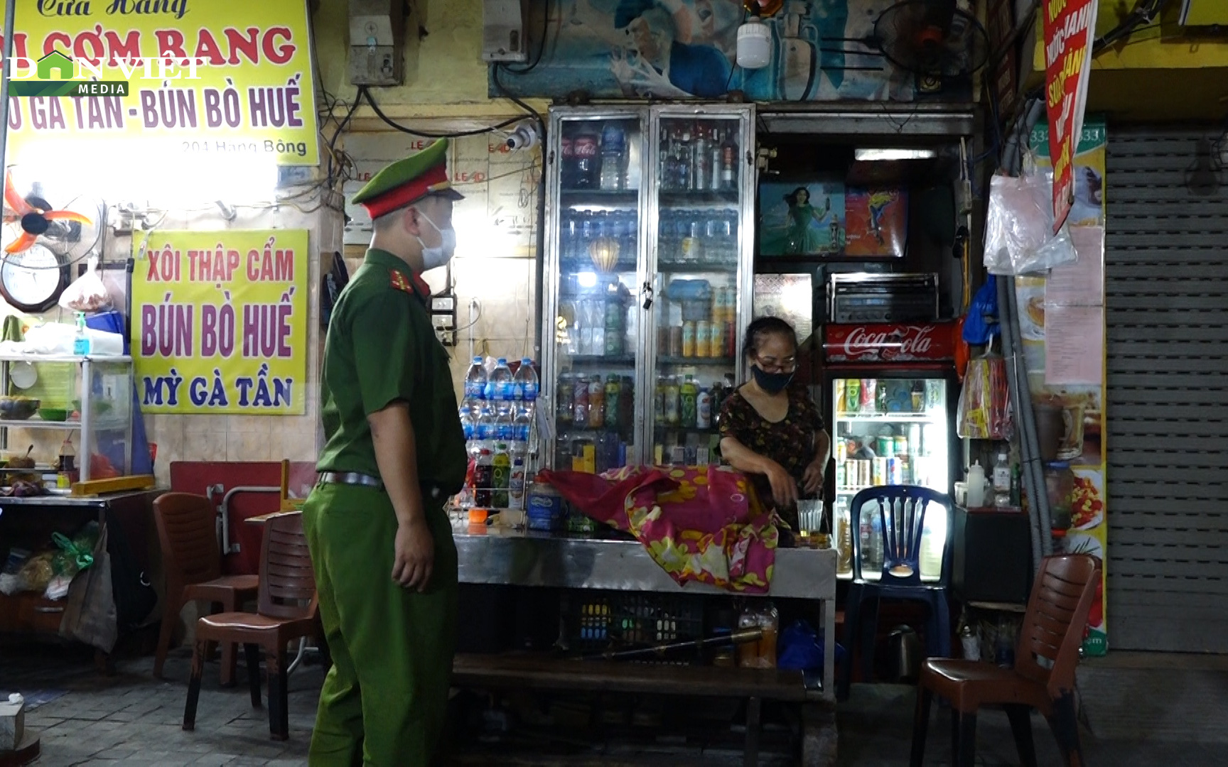 Video: Theo chân lực lượng chức năng dẹp hàng quán "mở chui" sau 21 giờ tại Hà Nội