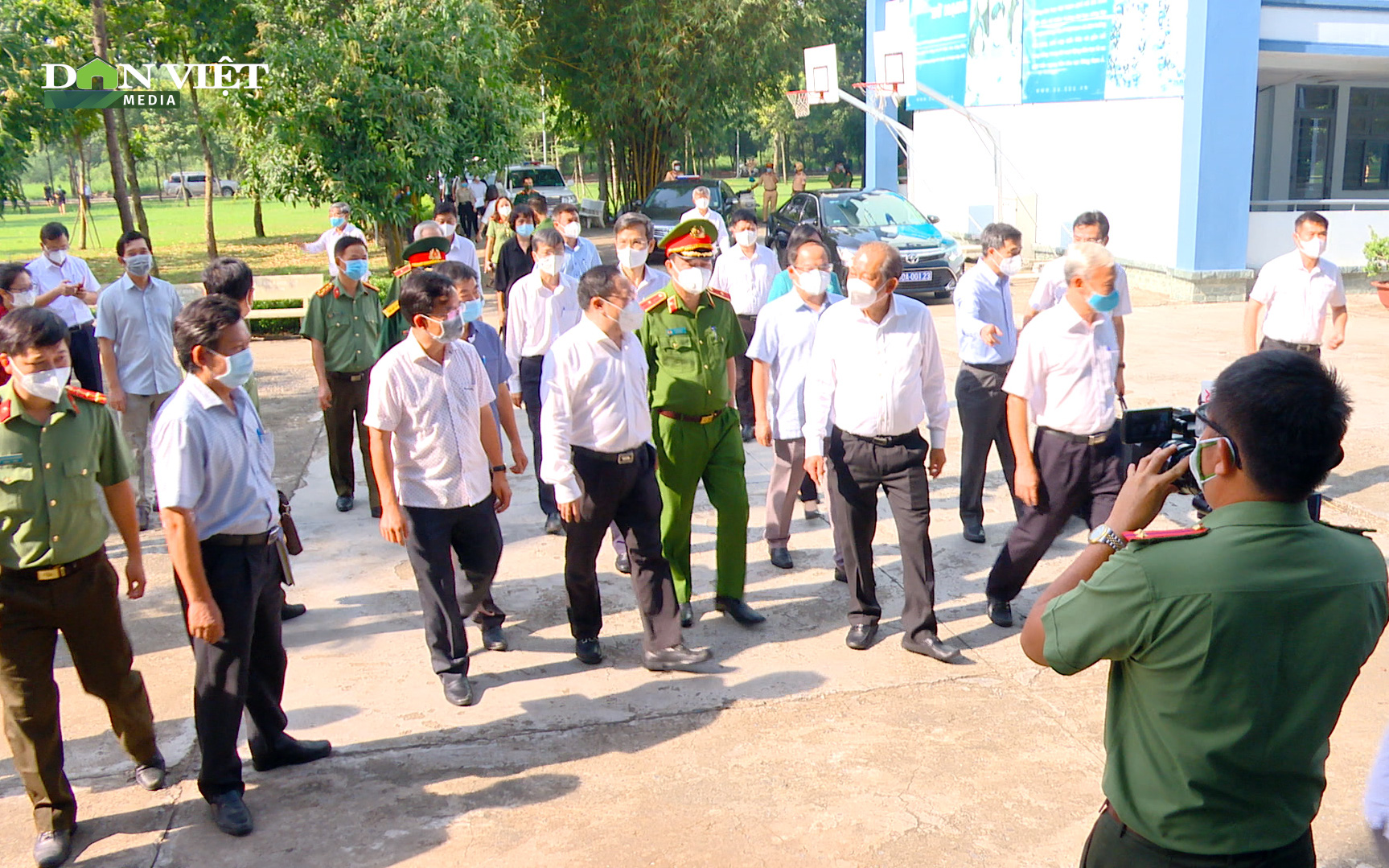 Phó Thủ tướng Trương Hoà Bình thị sát công tác phòng chống dịch Covid-19 tại Đồng Nai