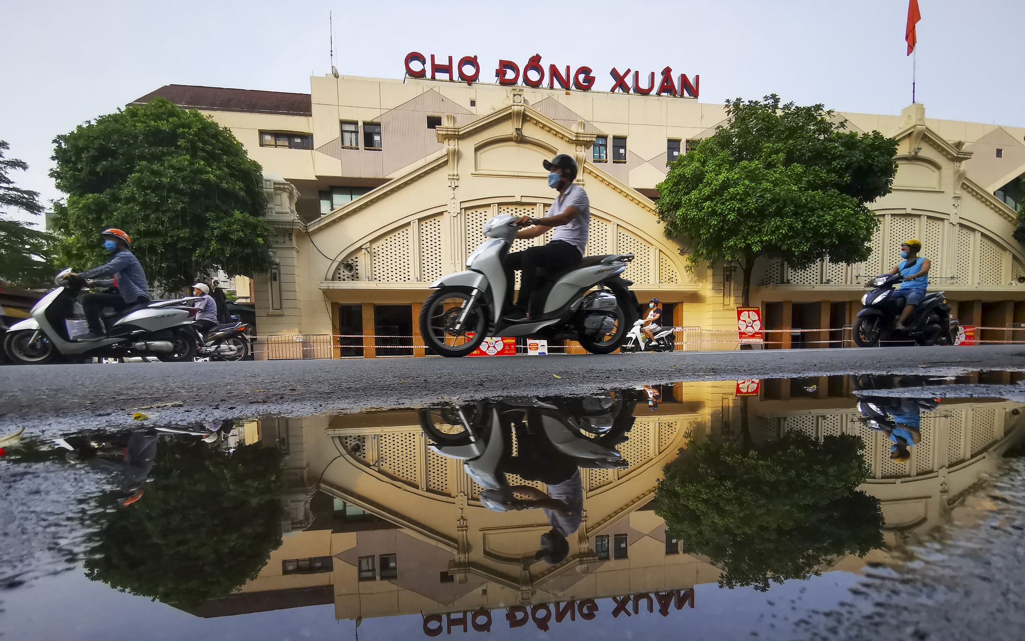 Hà Nội: Chợ Đồng Xuân đóng cửa, hàng nghìn tiểu thương niêm phong ki ốt