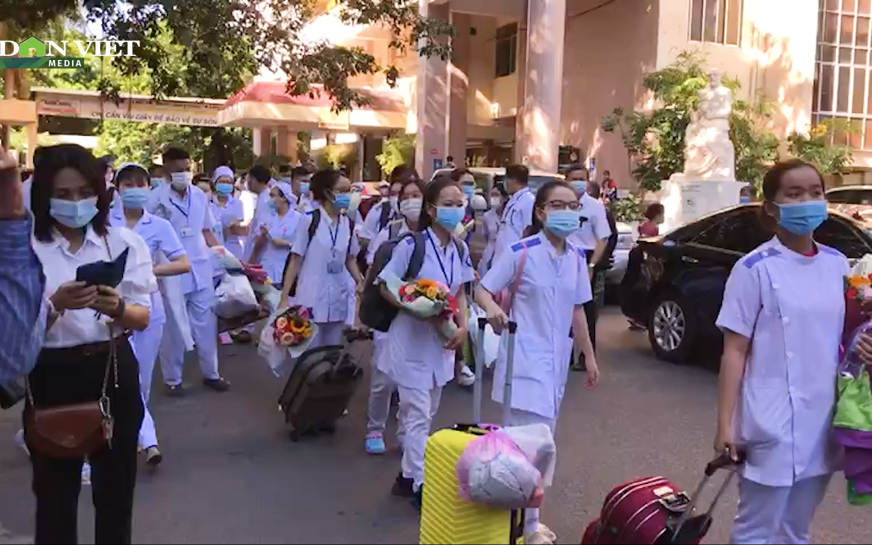 Khánh Hòa: Các "chiến sĩ áo trắng" lên đường hỗ trợ phòng, chống dịch Covid-19 cho tỉnh Phú Yên