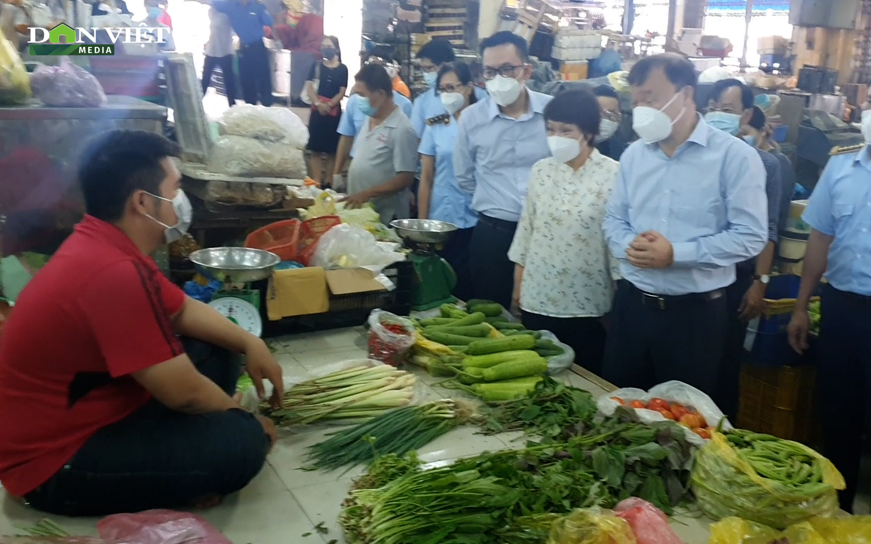 Video: Thứ trưởng Bộ Công Thương trực tiếp "đi chợ" tại TP. HCM