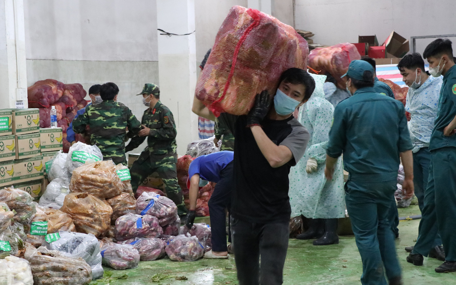 Lâm Đồng: 200 trăm tấn rau, củ, quả tươi ngon nhất được đưa về vùng dịch bị giãn cách