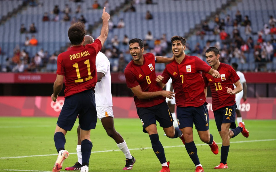 Hình ảnh dàn sao Tây Ban Nha đả bại Bờ Biển Ngà sau 120 phút thi đấu tại Olympic Tokyo 2020