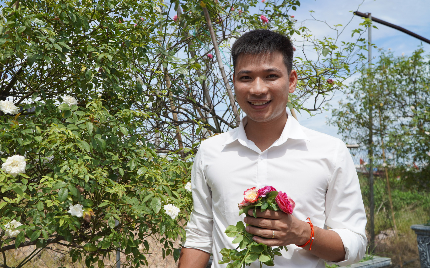 Nông dân 9X trồng hoa hồng ngoại thu nhập nghìn "đô"