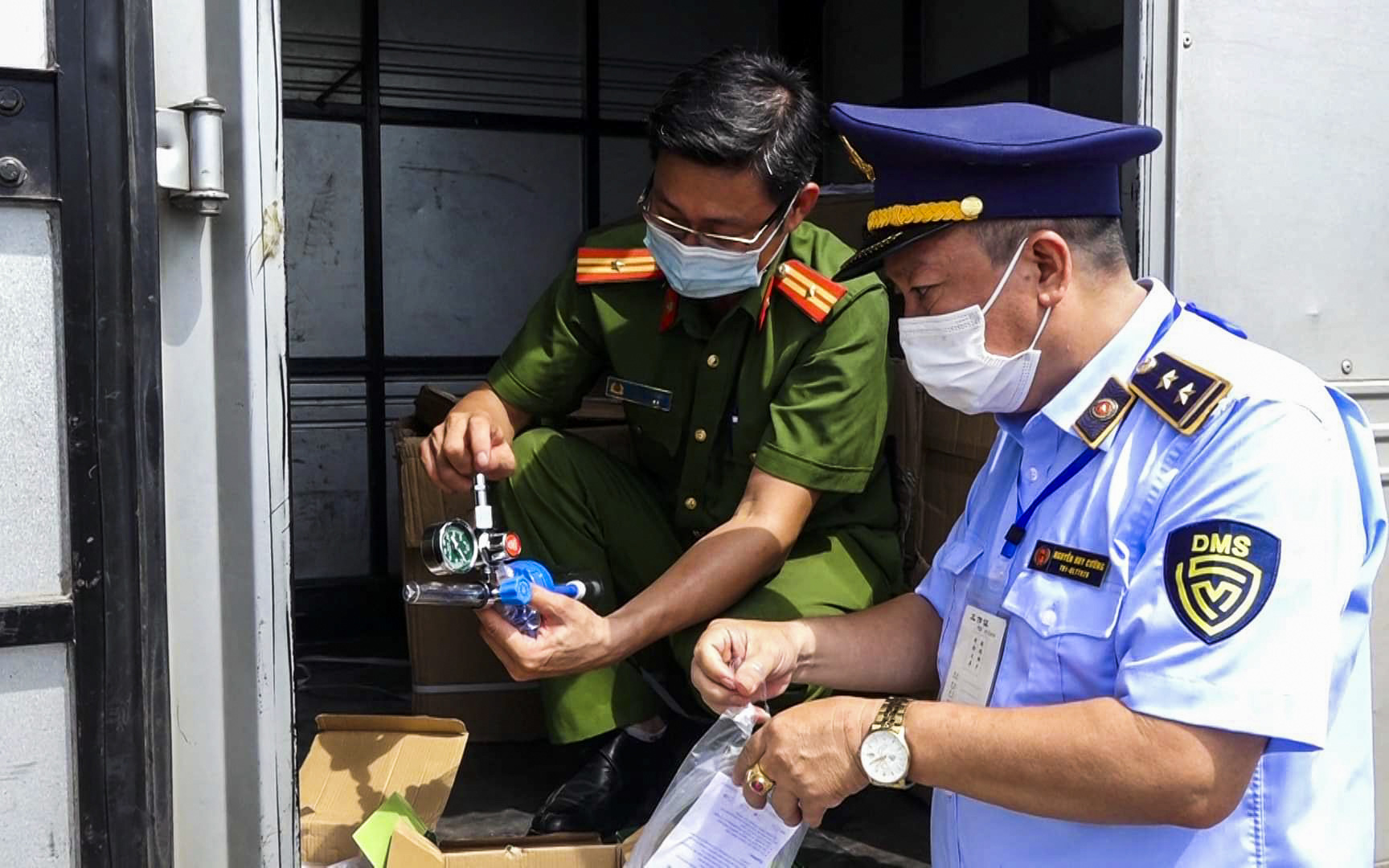 Hà Nội: Tạm giữ 1.000 bộ van máy thở không rõ nguồn gốc