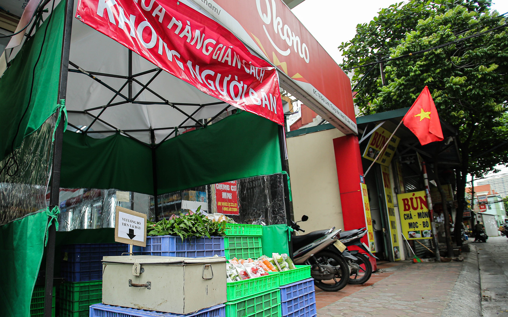 Hà Nội: Độc đáo chuỗi cửa hàng không người bán, người mua có thể nợ và đến trả sau