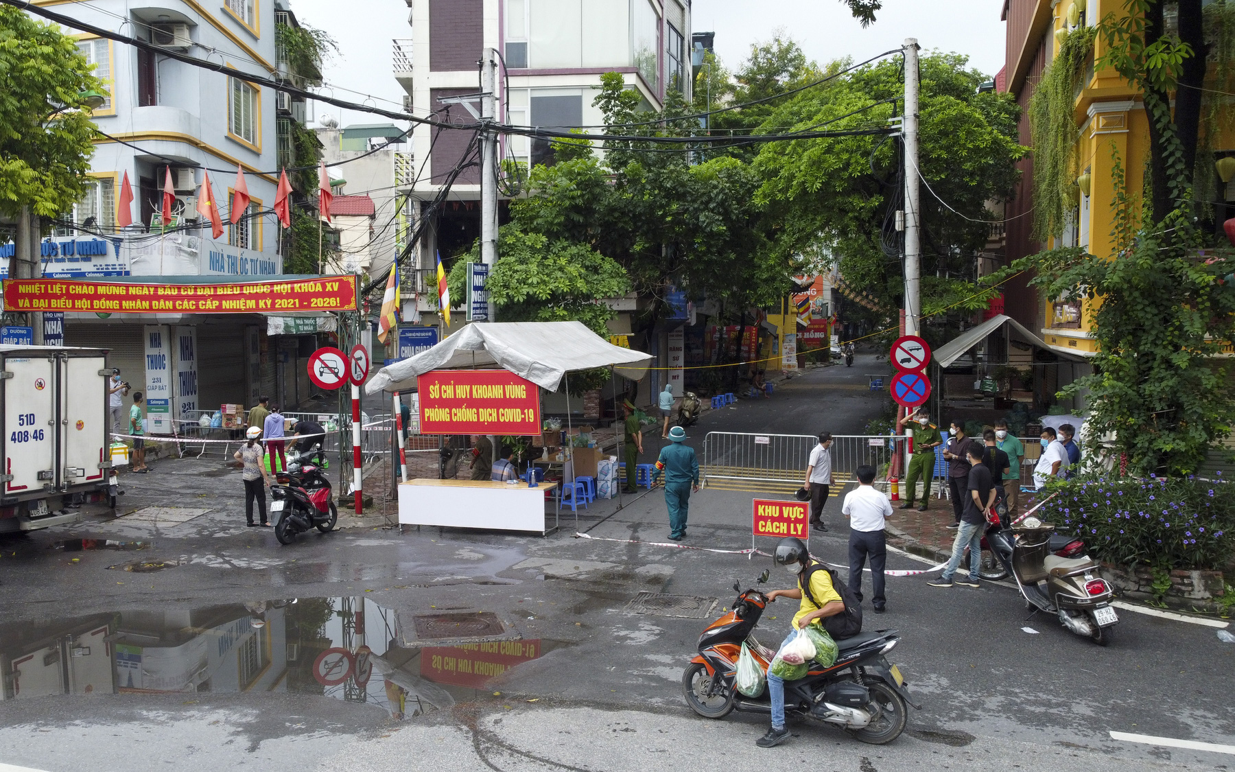 Hà Nội: Bên trong vùng cách ly y tế diện rộng ở phường Giáp Bát 