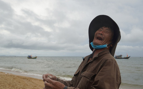 Tôm cá đầy thuyền, ngư dân Bà Rịa - Vũng Tàu "cười như được mùa" trong ngày mở biển