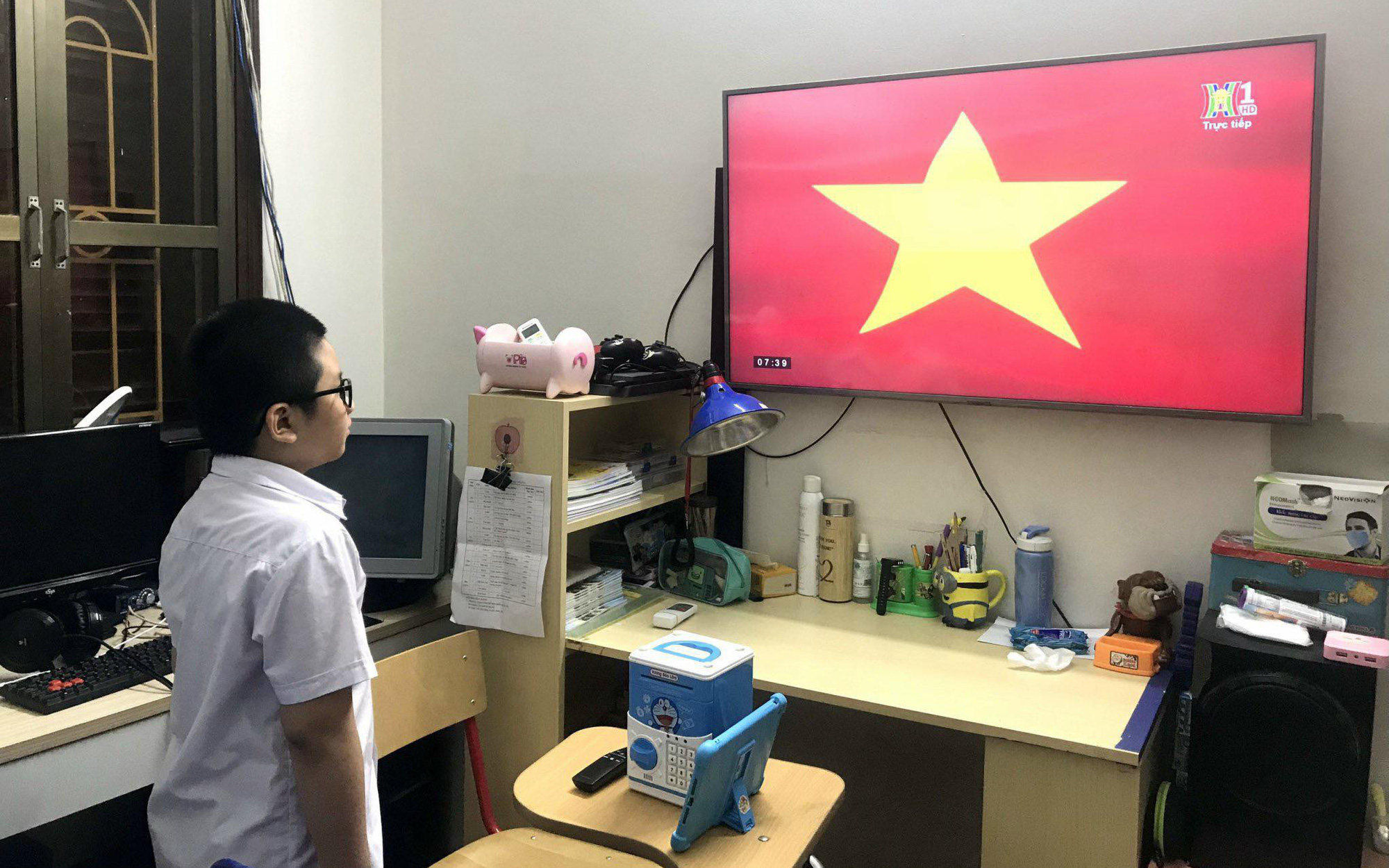 Toàn cảnh Lễ khai giảng nhìn qua màn hình của năm học 2021-2022 tại Hà Nội