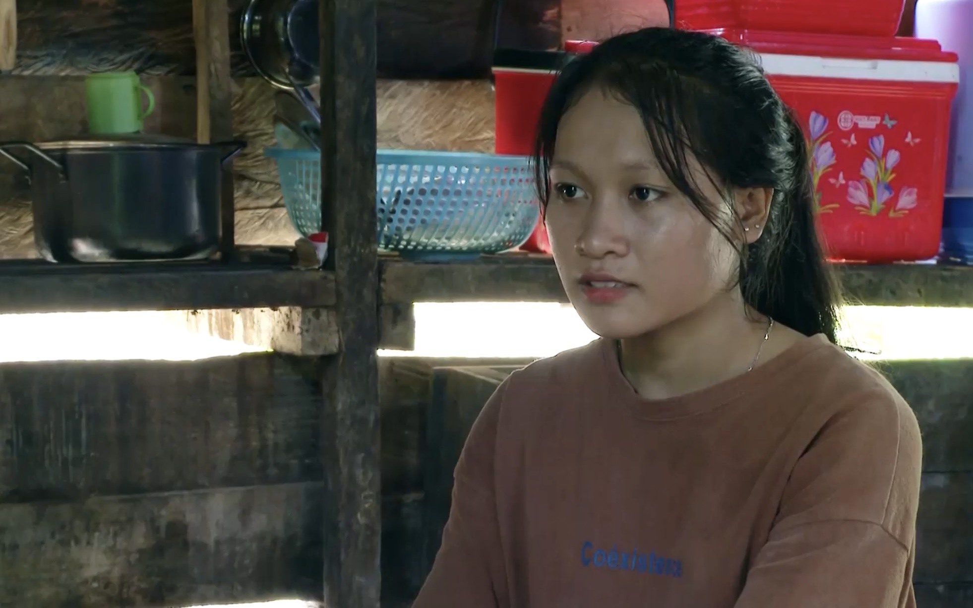 Nữ sinh người Rục đầu tiên ở Quảng Bình đỗ Đại học: "Chú bộ đội, thầy cô giáo đã viết lên ước mơ cho em"