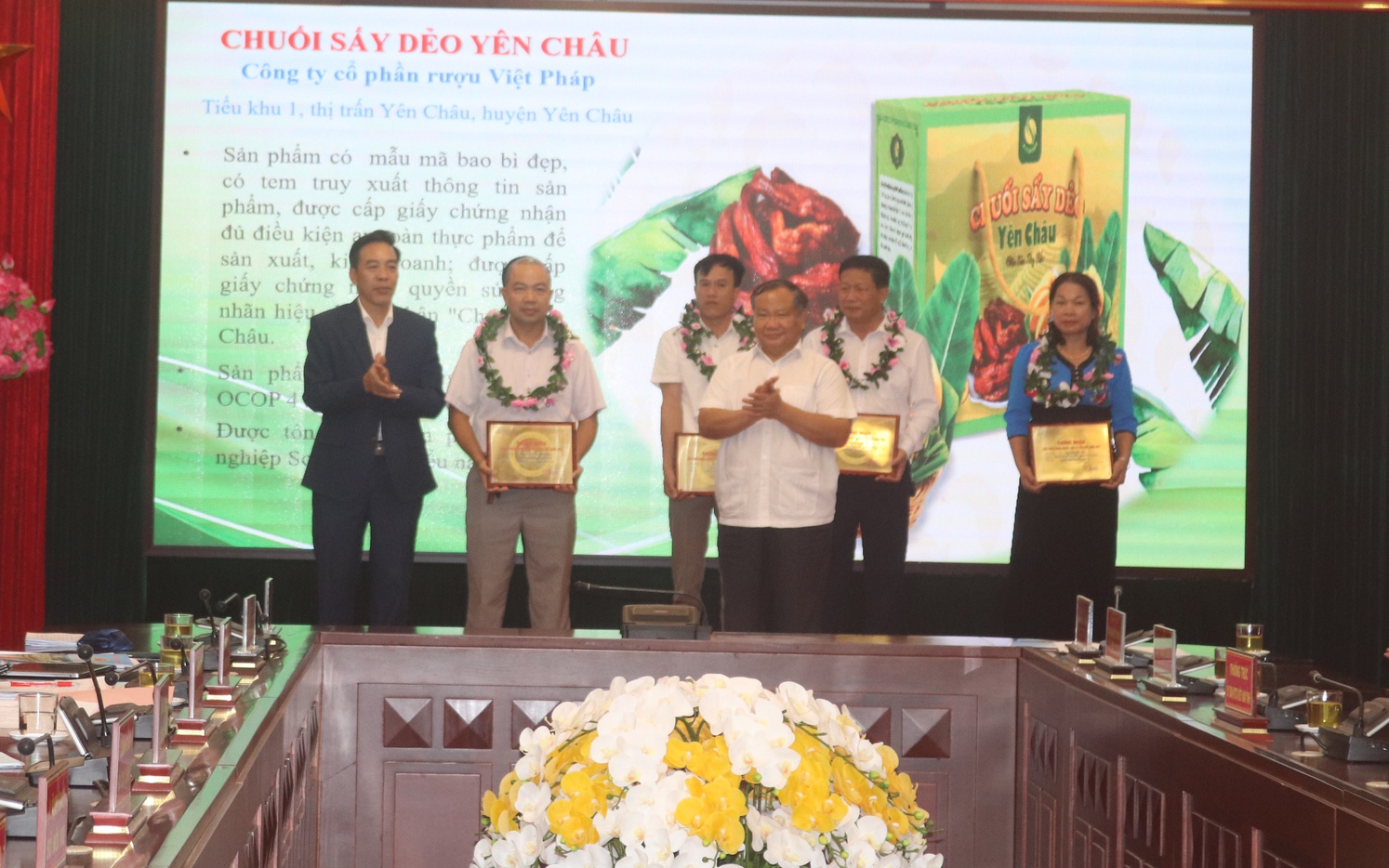 Chủ tịch UBND tỉnh Sơn La đối thoại với nông dân: Tập trung phát triển nông nghiệp xanh, nhanh và bền vững