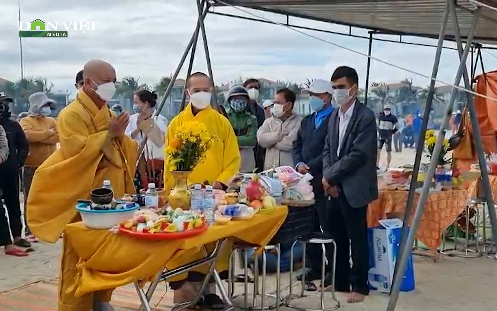 Lập bàn thờ vọng, cầu nguyện cho nạn nhân vụ chìm ca nô tại Quảng Nam 