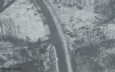 Clip: Xem máy bay không người lái của Ukraine "hủy diệt" xe tăng Nga