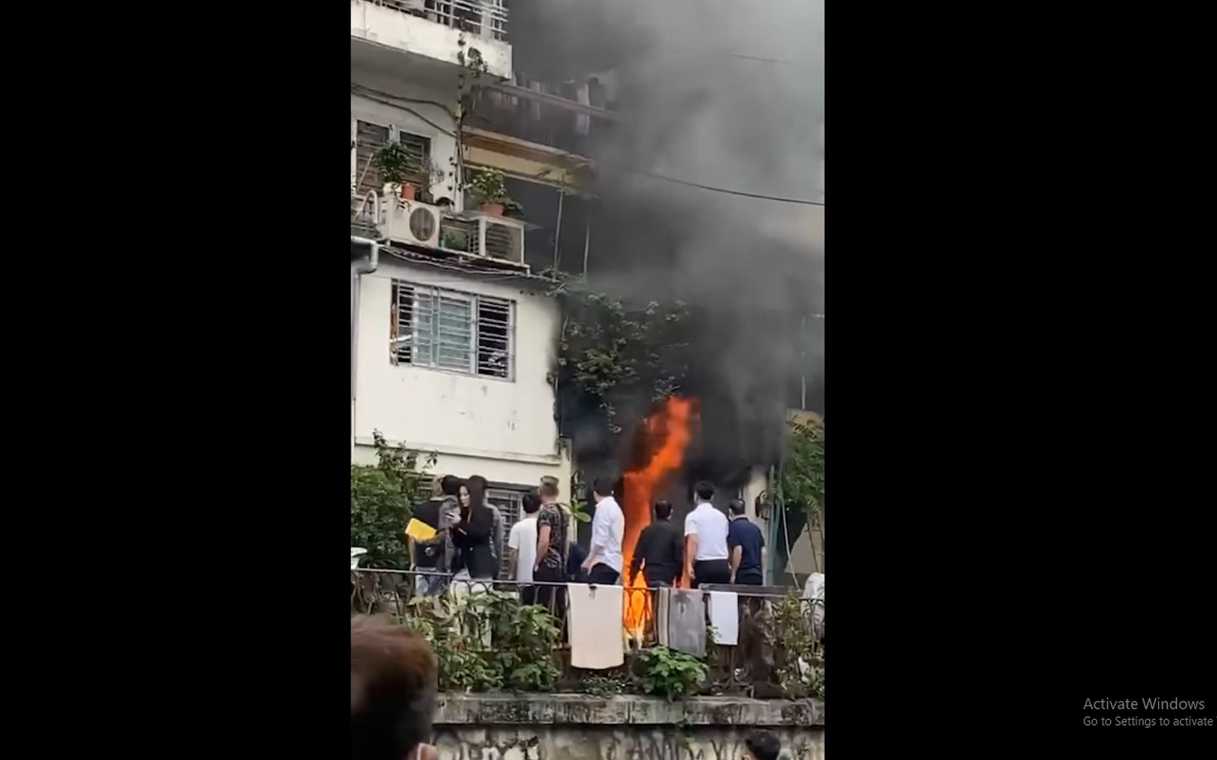 Cháy lớn ở phố Phùng Hưng, Hà Nội, một căn nhà bị thiêu rụi