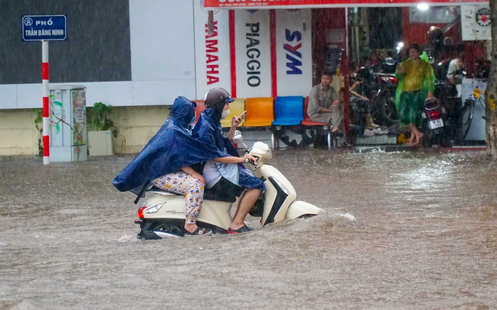 Chuyên gia khẳng định: Từ nay đến hết tháng 5, Hà Nội còn hứng chịu mưa to