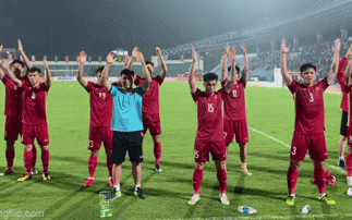ĐT U23 Việt Nam ăn mừng theo vũ điệu Viking sau chiến thắng 3-0 trước Indonesia