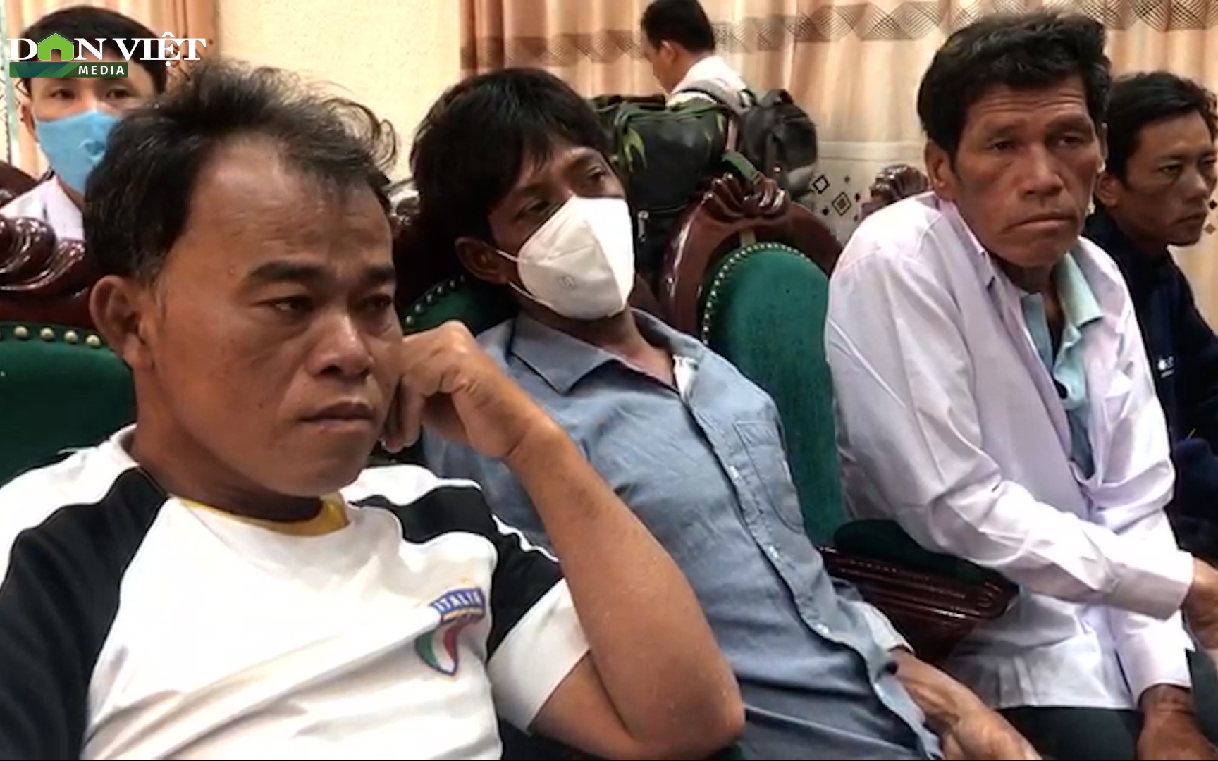 Gia đình mừng tủi đón 5 ngư dân Bình Thuận từ cõi chết trở về một cách “kỳ diệu”