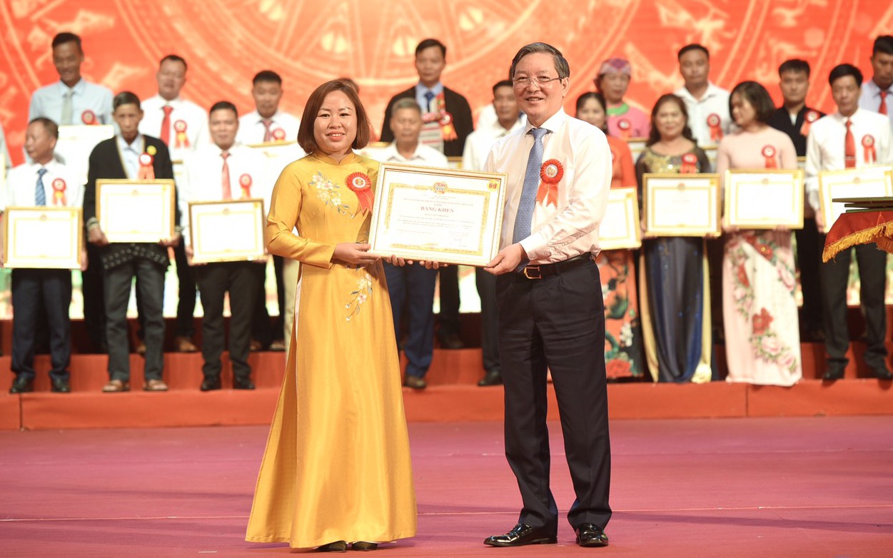 Hình ảnh 300 nông dân tiêu biểu được tặng bằng khen của Trung ương Hội nông dân Việt Nam