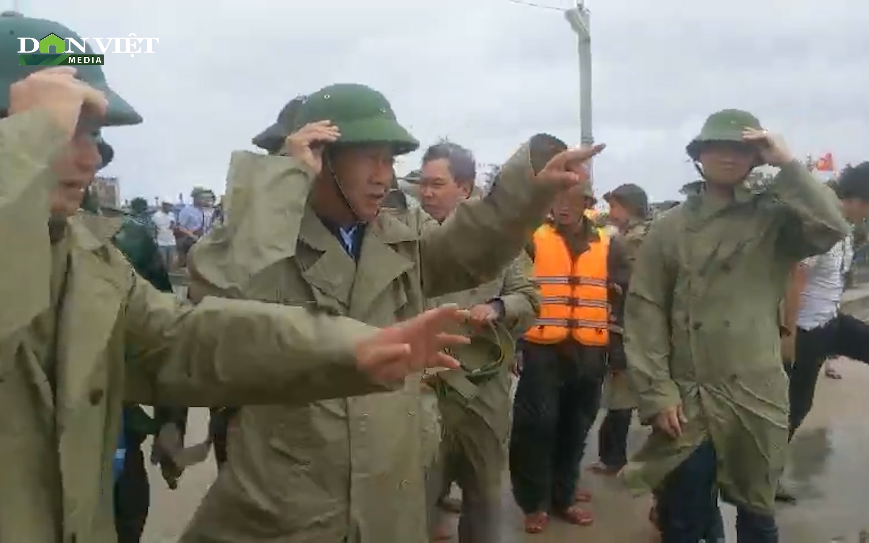Video: Phó Thủ tướng Lê Văn Thành yêu cầu kịp thời hỗ trợ người dân thiệt hại do bão Noru 